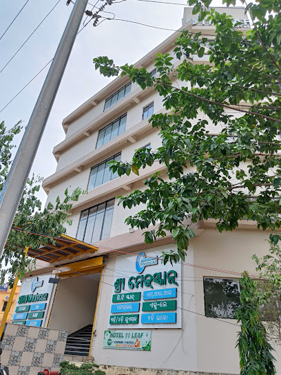 11 Leaf Hotel