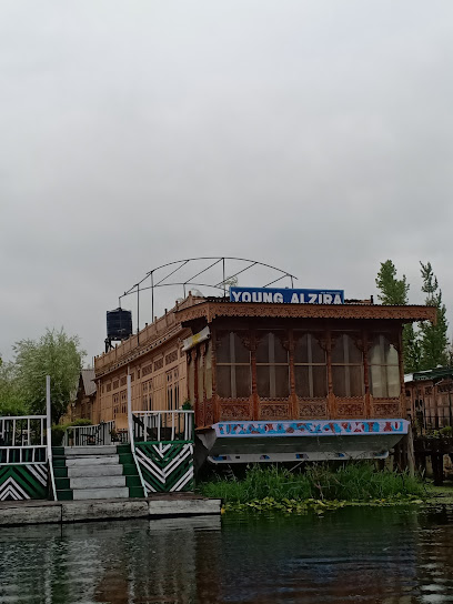 Houseboat Young Alzira