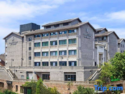 DeRucci Hotel