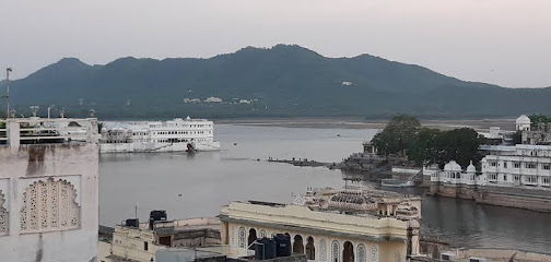 Hotel Ishwar Palace