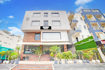 Palette by OYO Patel Nagar