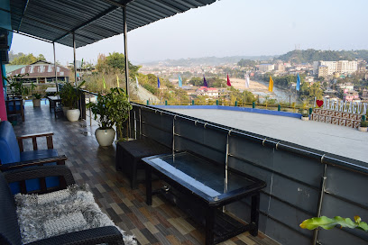 Polin lounge bar cum hotel