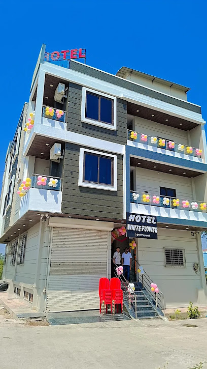 Hotel White Flower